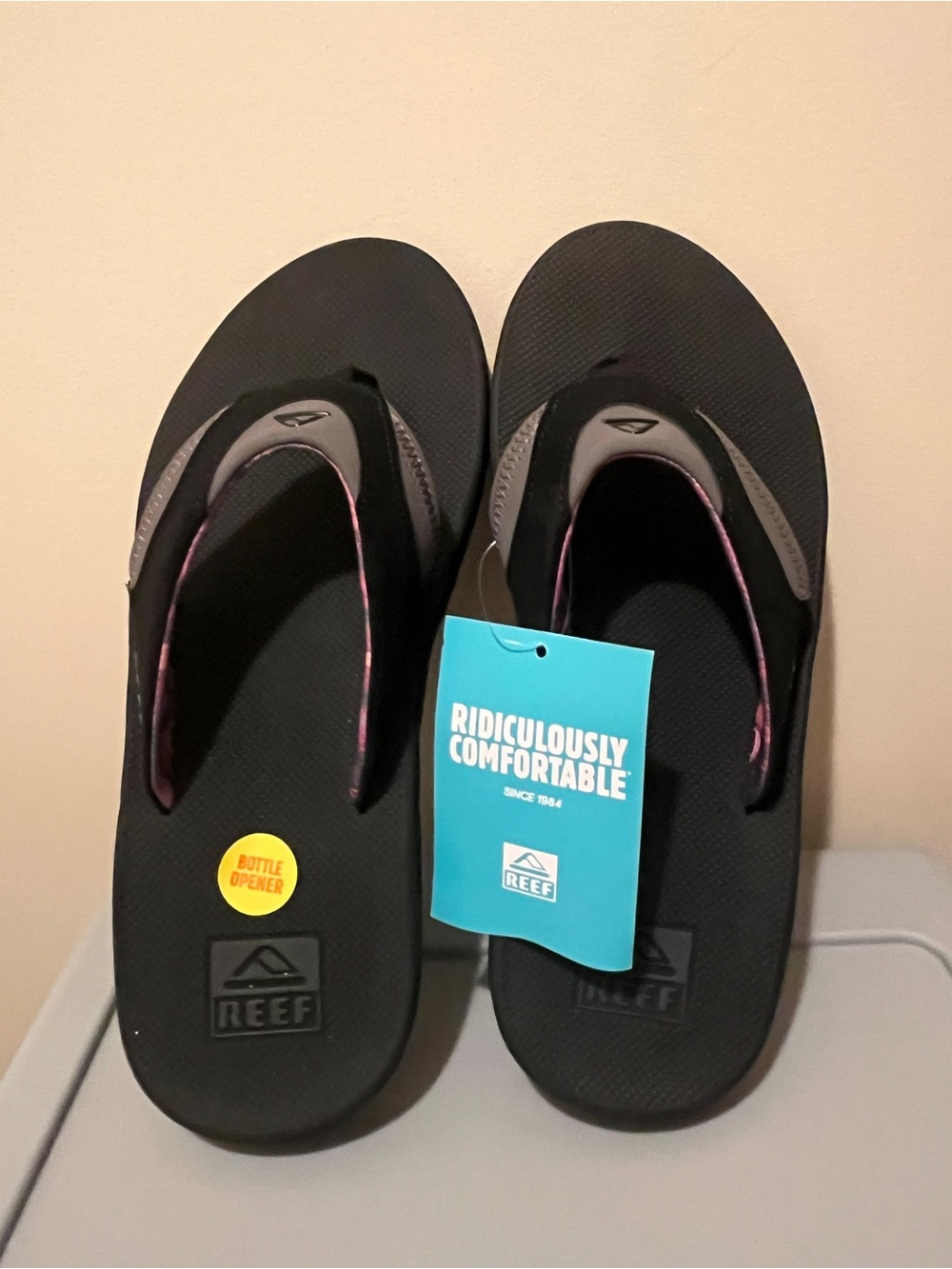 Reef Fanning Womenโs Black/Gray Flip Flop Sandals with Bottle Opener US 9